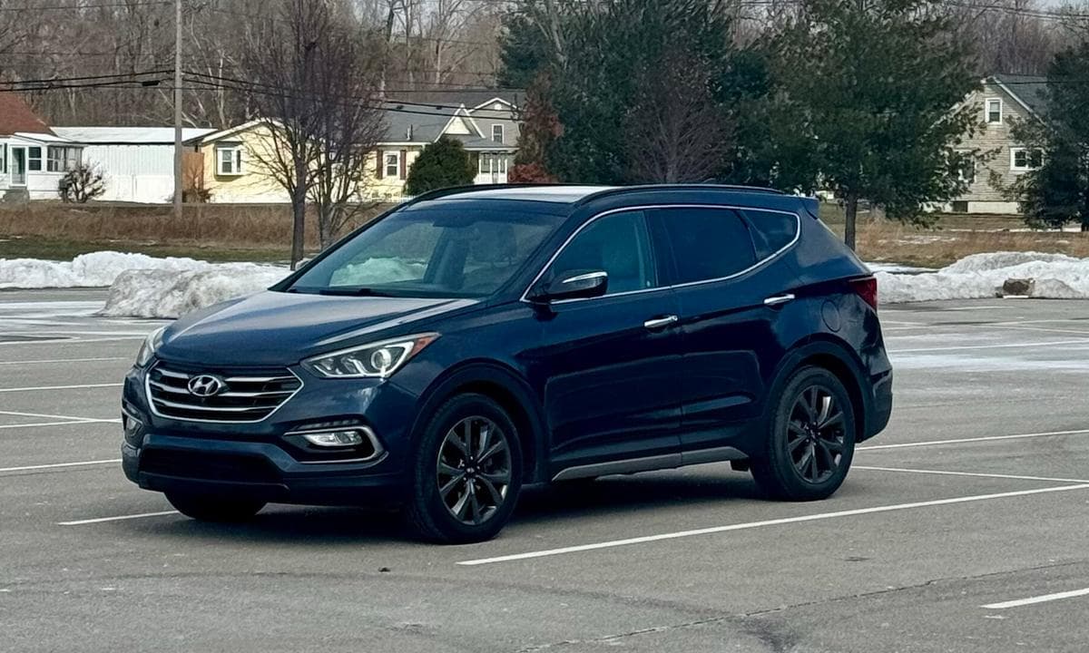 2017 Hyundai Santa Fe 2.0T Ultimate available in Louisville