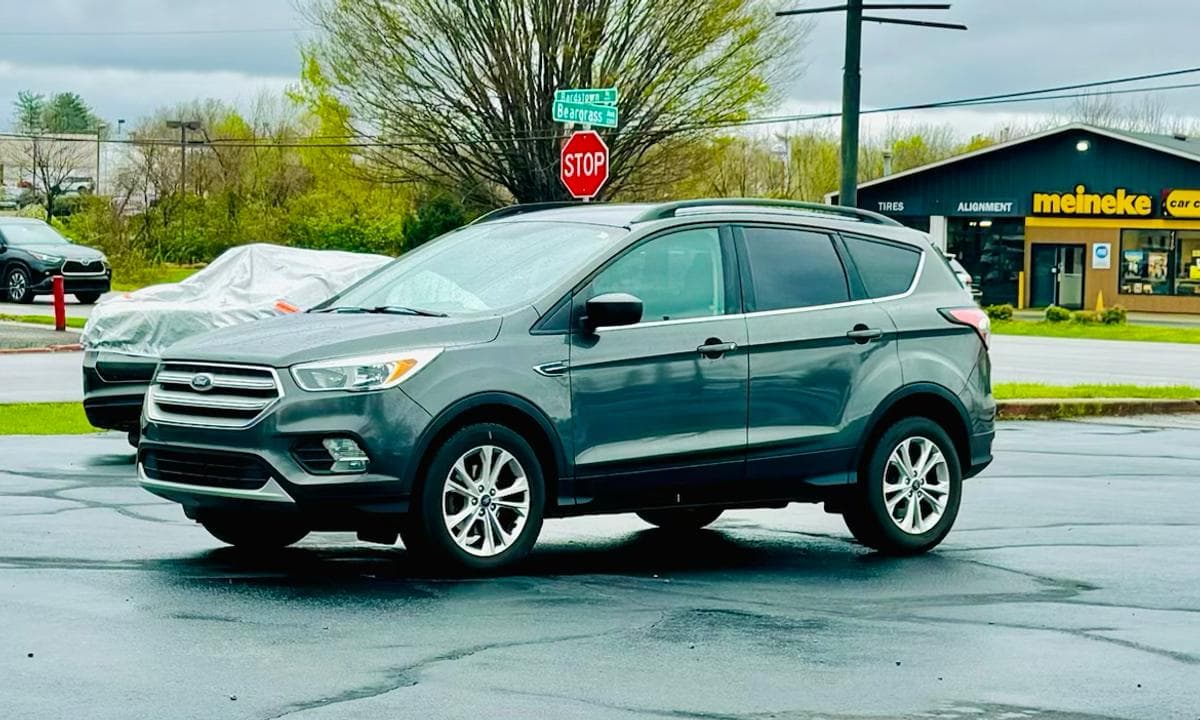 2018 Ford Escape SE available in Louisville