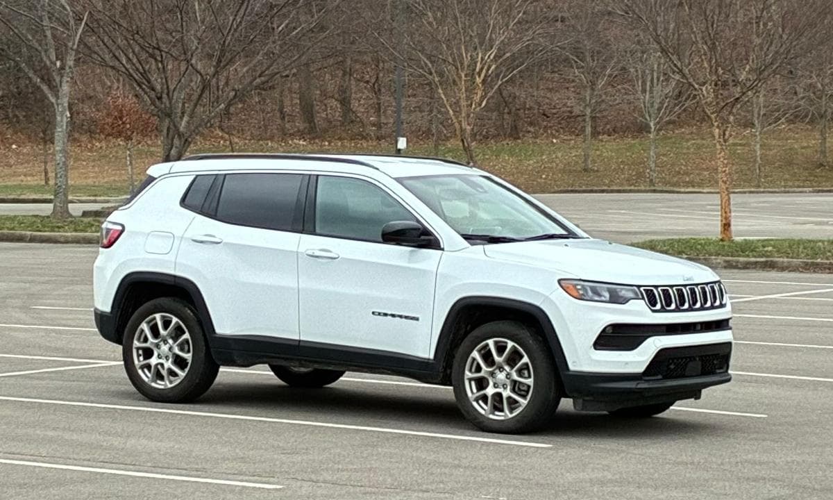 2023 Jeep Compass Latitude Lux available in Louisville