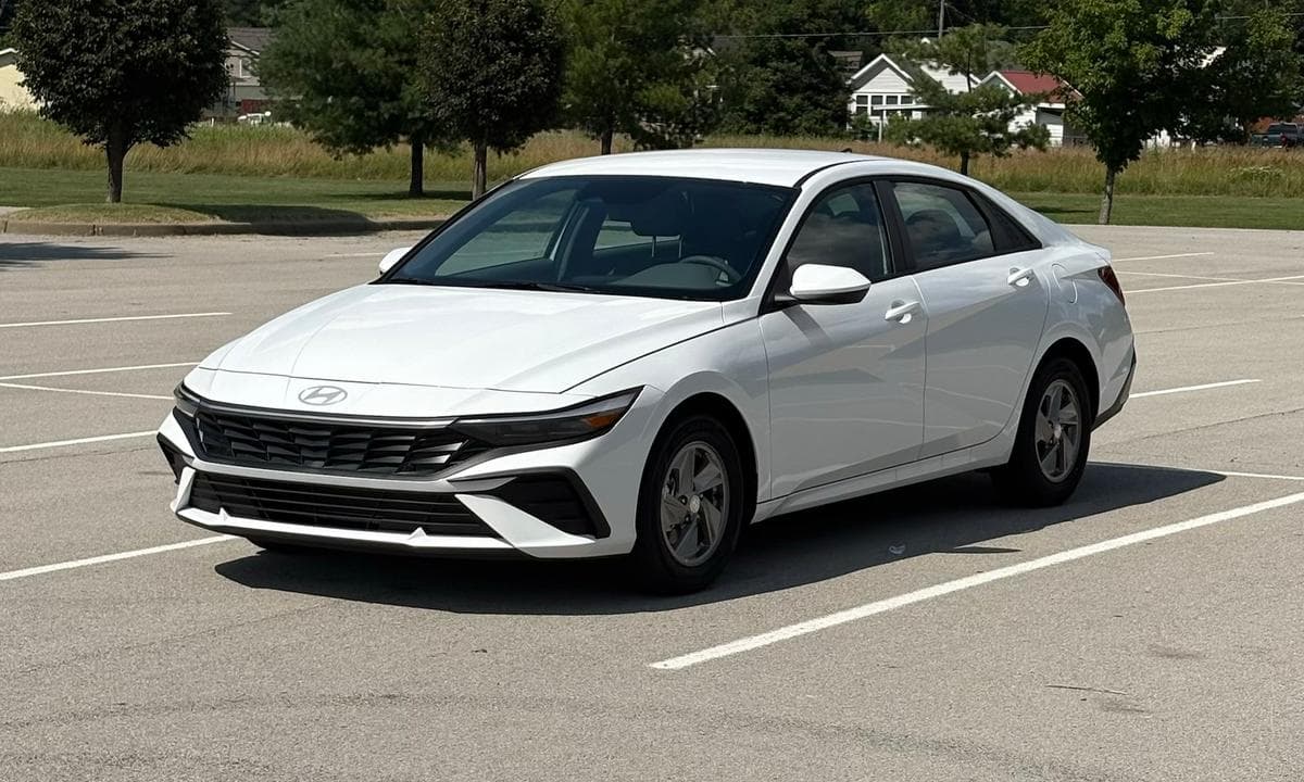2025 Hyundai Elantra SE available in Louisville