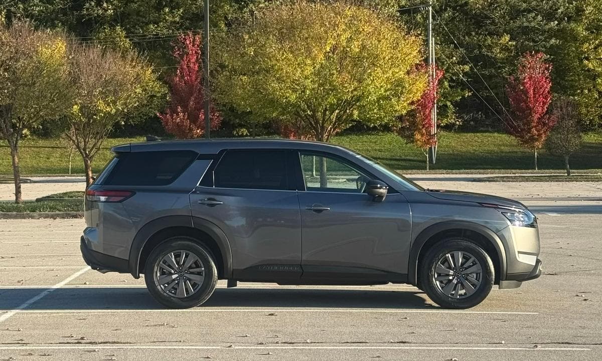 2025 Nissan Pathfinder S available in Louisville