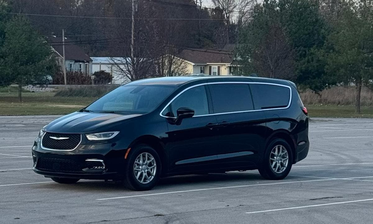 2026 Chrysler Pacifica Select available in Louisville