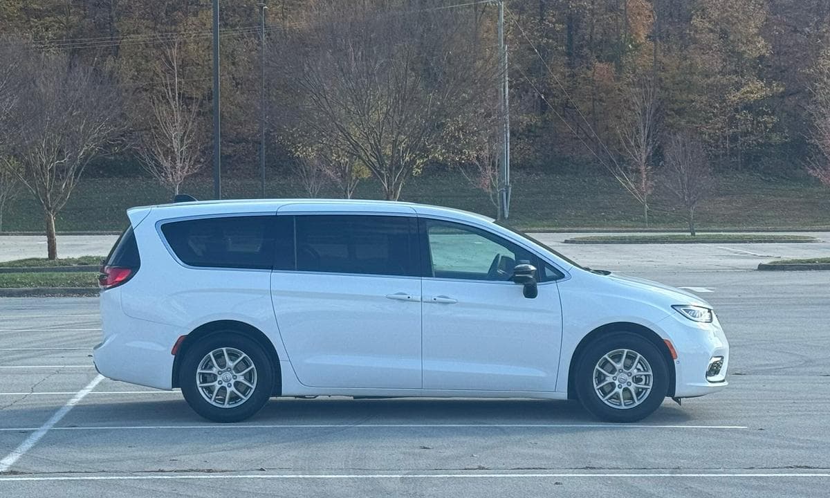 2026 Chrysler Pacifica Select available in Louisville