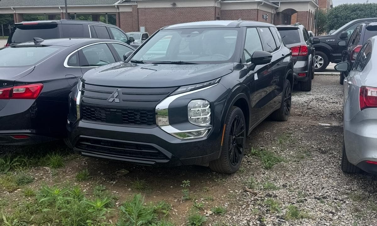 2026 Mitsubishi Outlander SEL available in Louisville